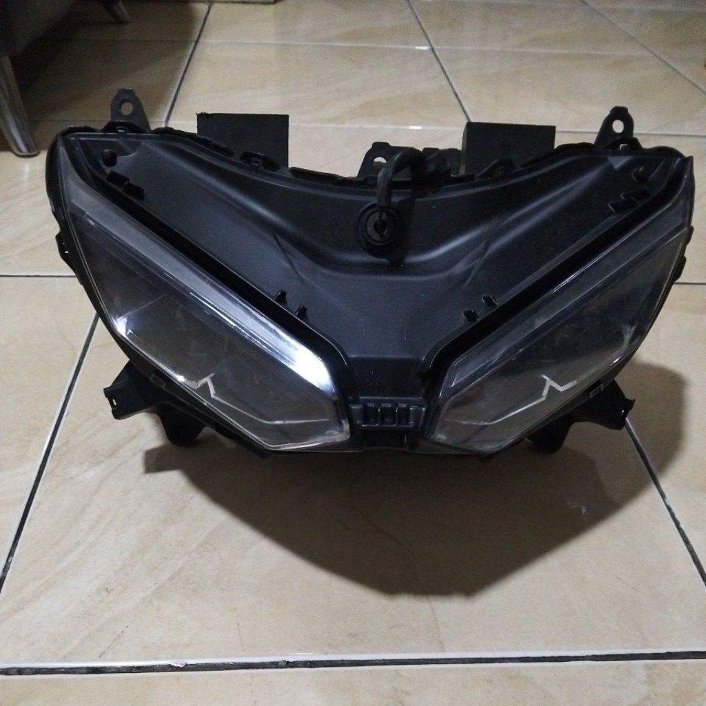 Replektor lampu depan CBR150R NEW