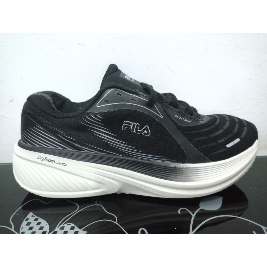 Sepatu Second ORI - Fila Float Max size 39