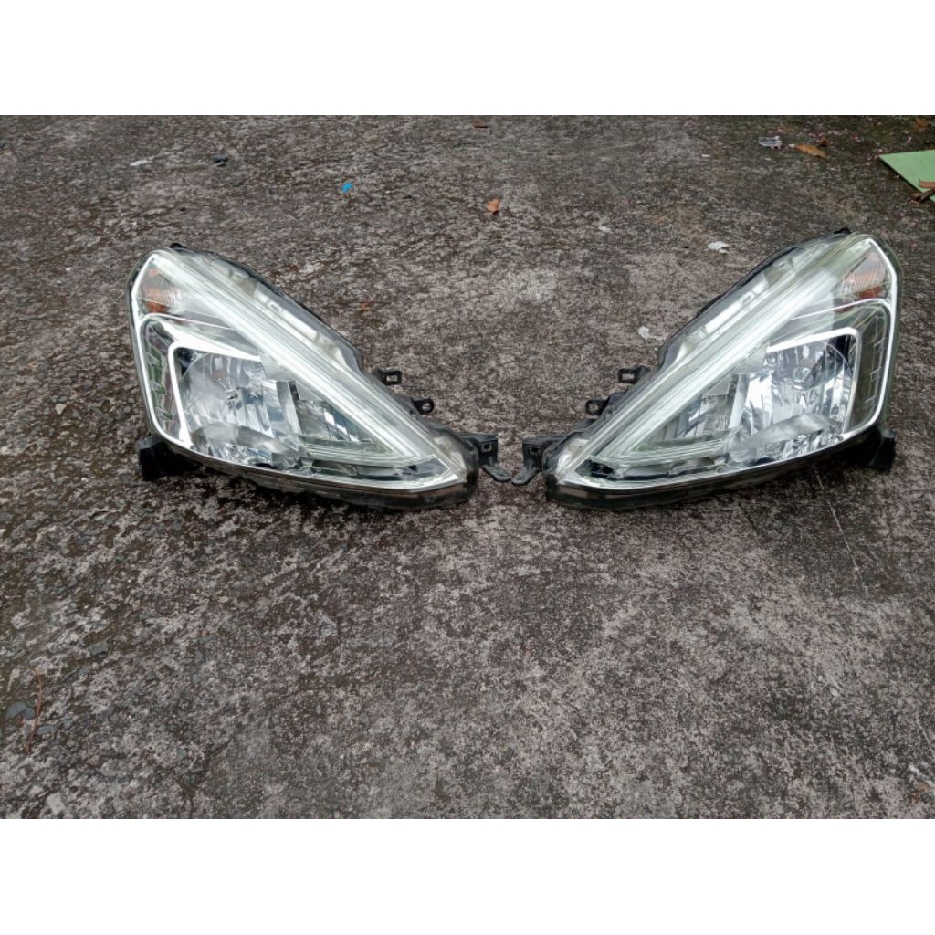 Headlamp livina L 11