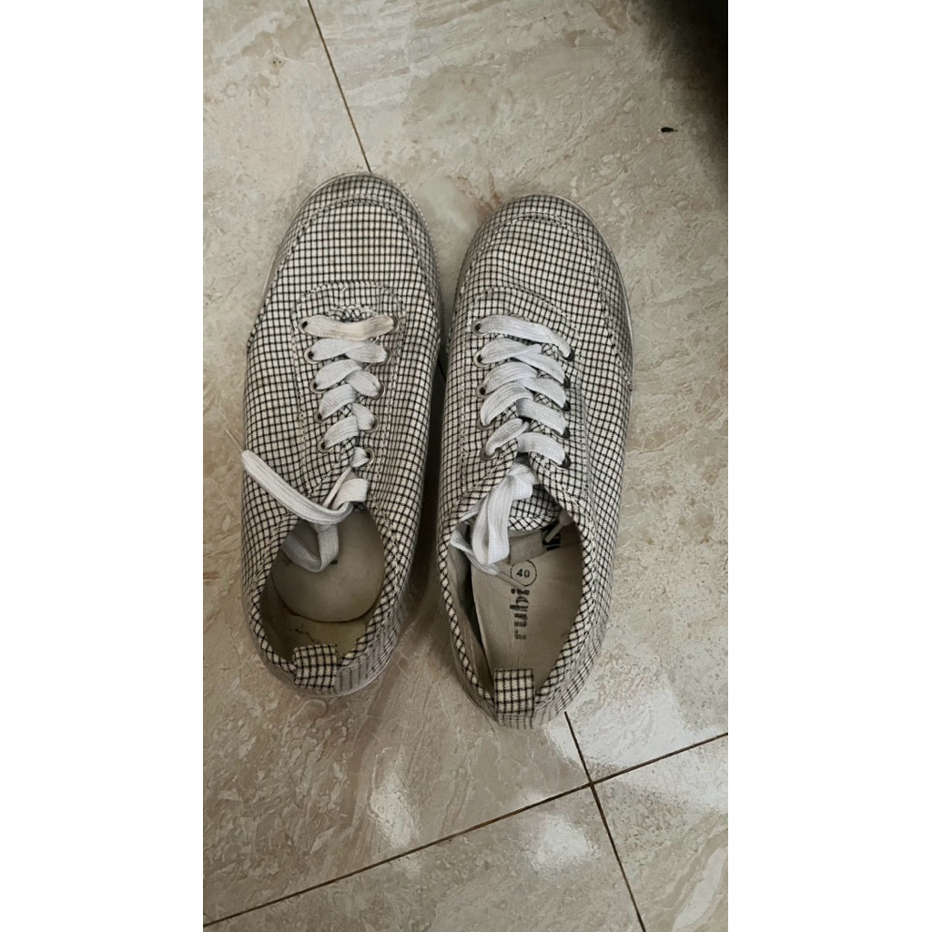 PRELOVED SEPATU WANITA BEKAS LAYAK PAKAI