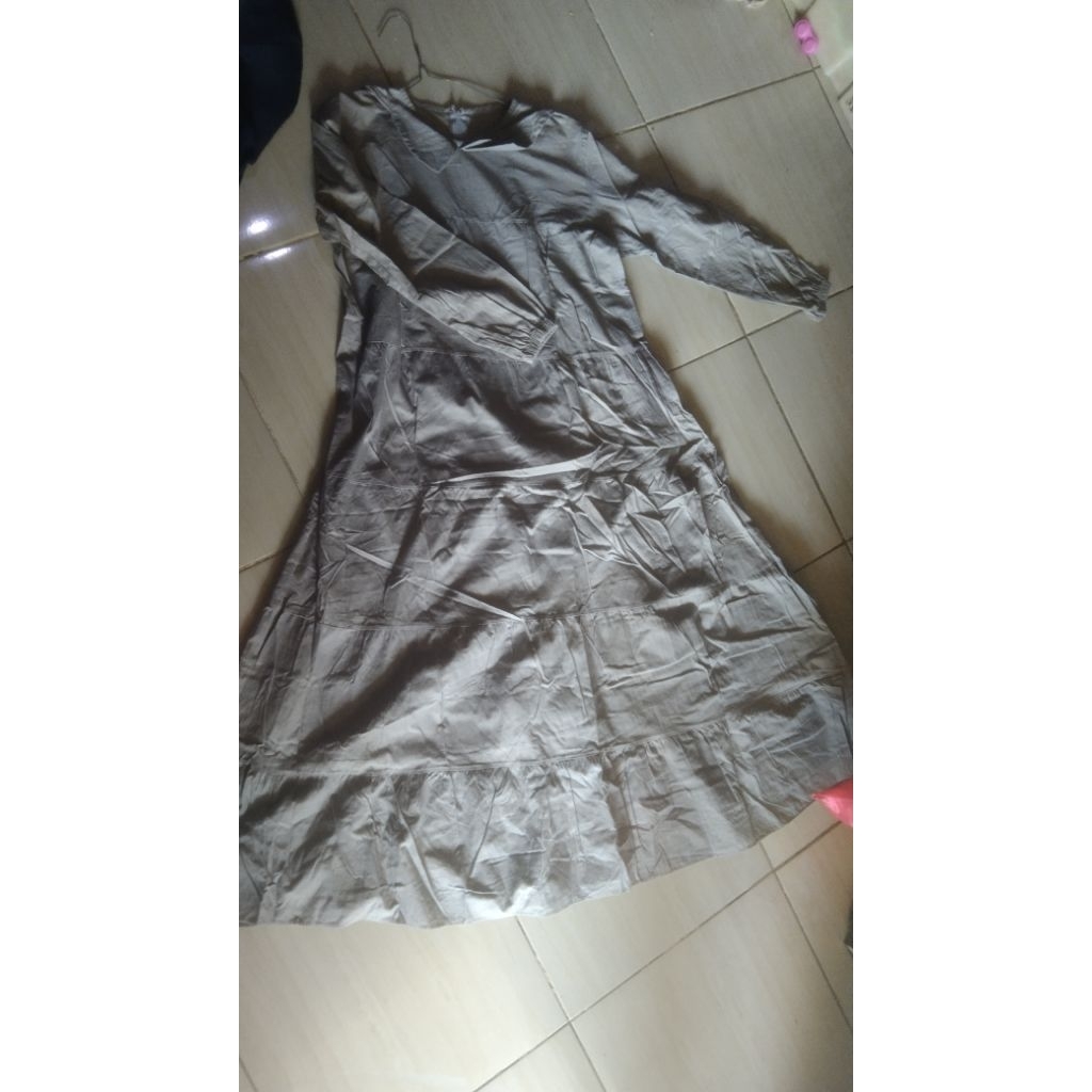 gamis bekas warna abu2 muda