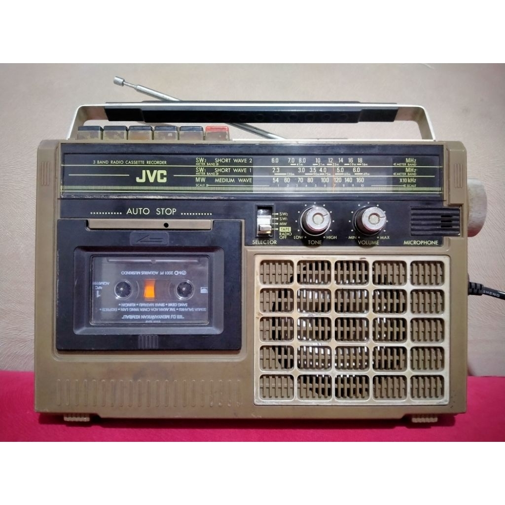 Radio Tape JVC RC-204S nyala normal