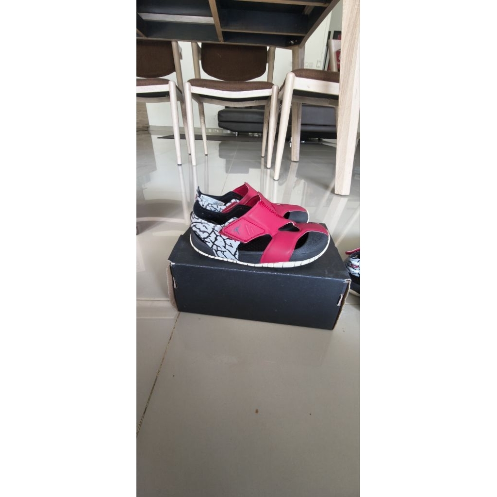 sendal jordan flare kids preloved