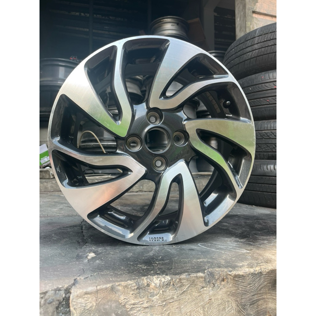 velg serep suzuki baleno R16 PCD 4/100 kondisi bekas masih bagus