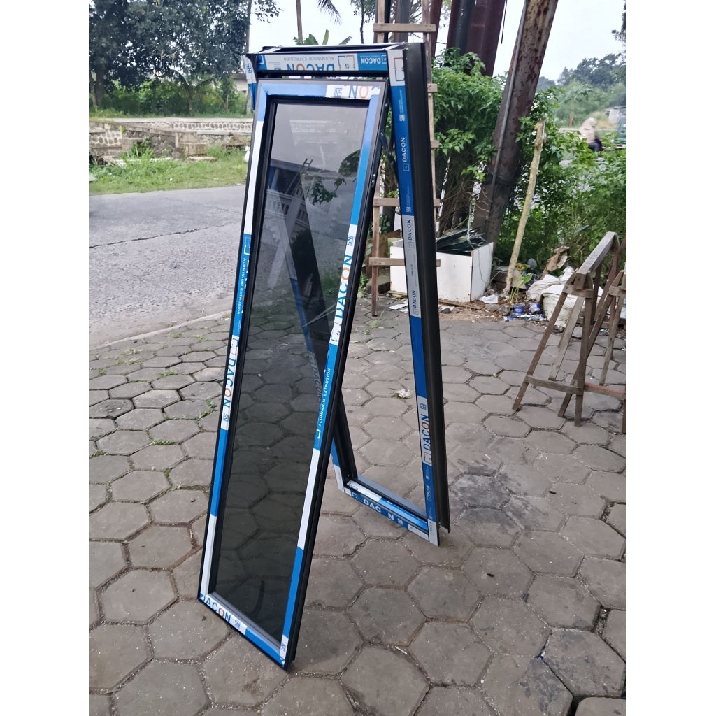 kusen jendela alumunium ukuran T160xL50 komplit asesoris gratis packing kayu