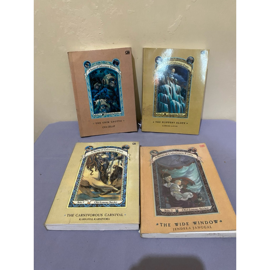 A Series of Unfortunate Events - Lemony Snicket