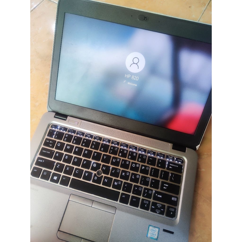 Laptop HP 820 G3 intel i5 8/250