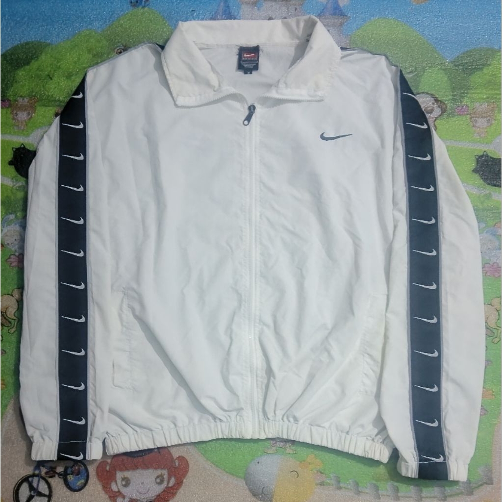 Jaket Windbreaker Nike Vintage Big Swoosh Tapped Reflektif White