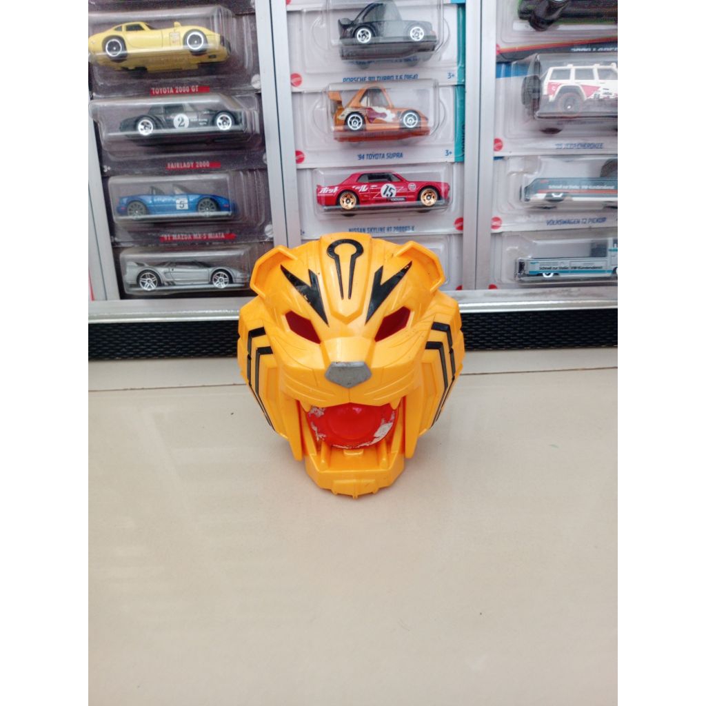 Mainan Singa Bandai