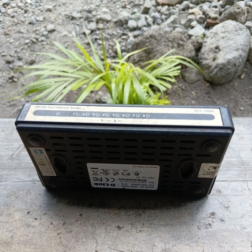 Switch Hub DES-1008A Bekas NORMAL SEGEL