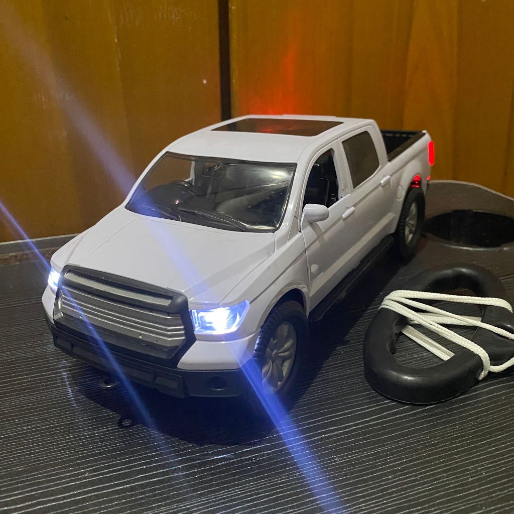 TERBARU(BISA COD)MAINAN MOBIL KIJANG INOVA FULL MUSIK & LAMPU