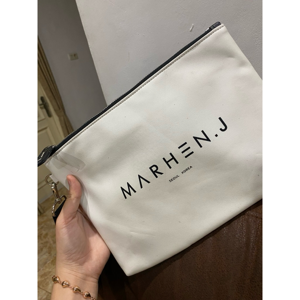preloved clutch marhen j