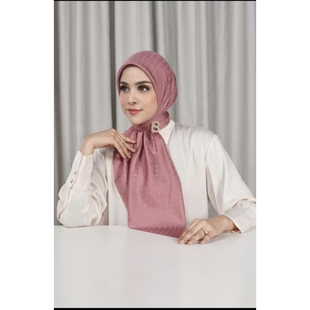 Buttonscarves sale  typograph ,leena monogram, muuse voile square , zara shawl arona, everyday tapis