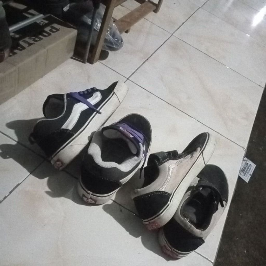 Sepatu Second Vans Knu Old School dan Vans Velcro Old School Brown