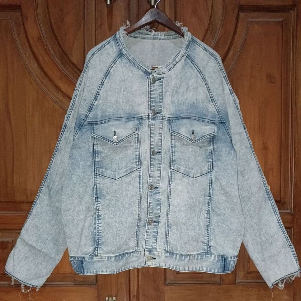 PRELOVED 8SECONDS Jaket Denim Stretch Semi Batwing Pria Light Blue Washed Bigsize LD 140