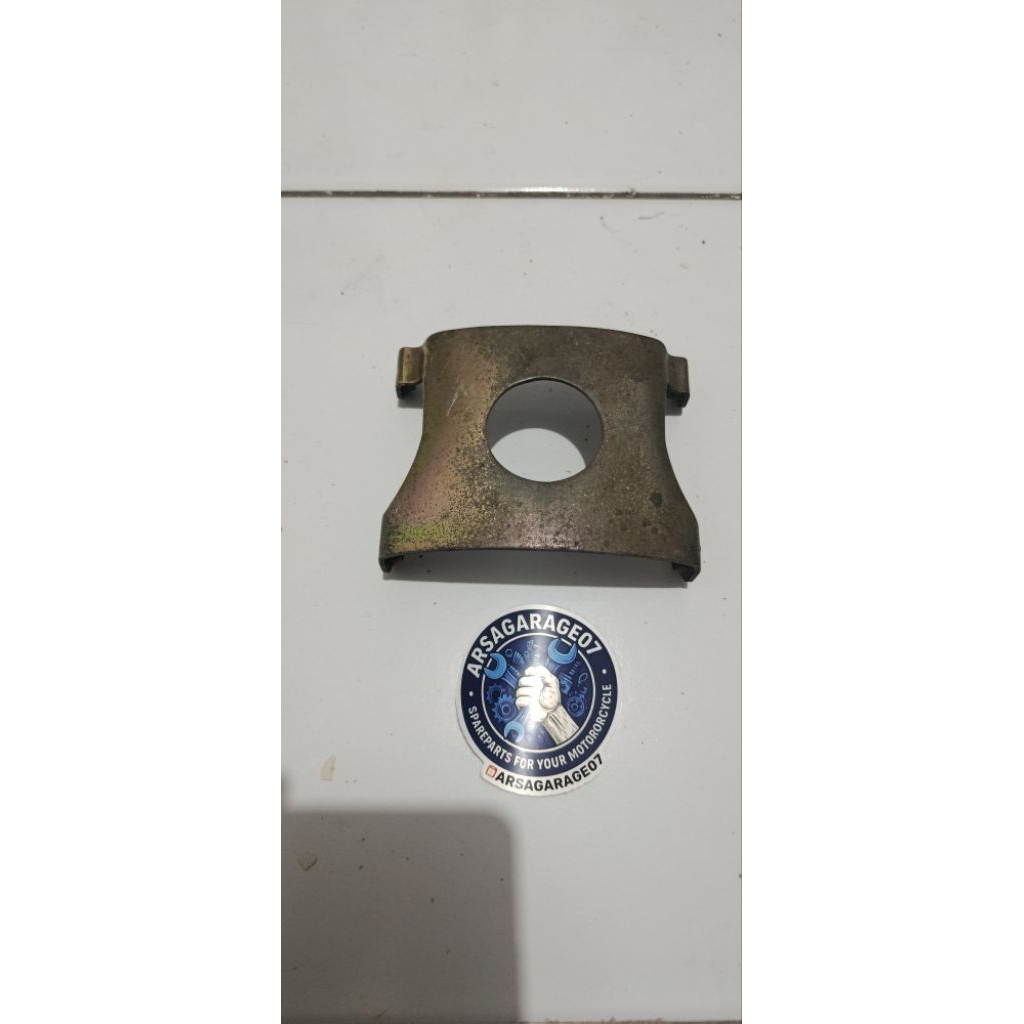 copotan bracket besi dudukan spakbor depan Tiger 2000