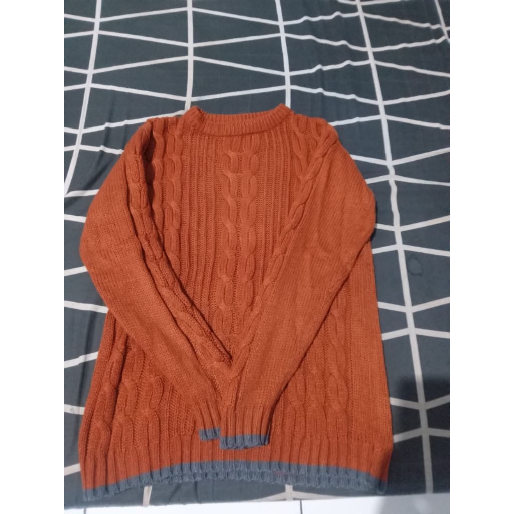 Rubilicious Sweater Rajut Tebal Merah Bata