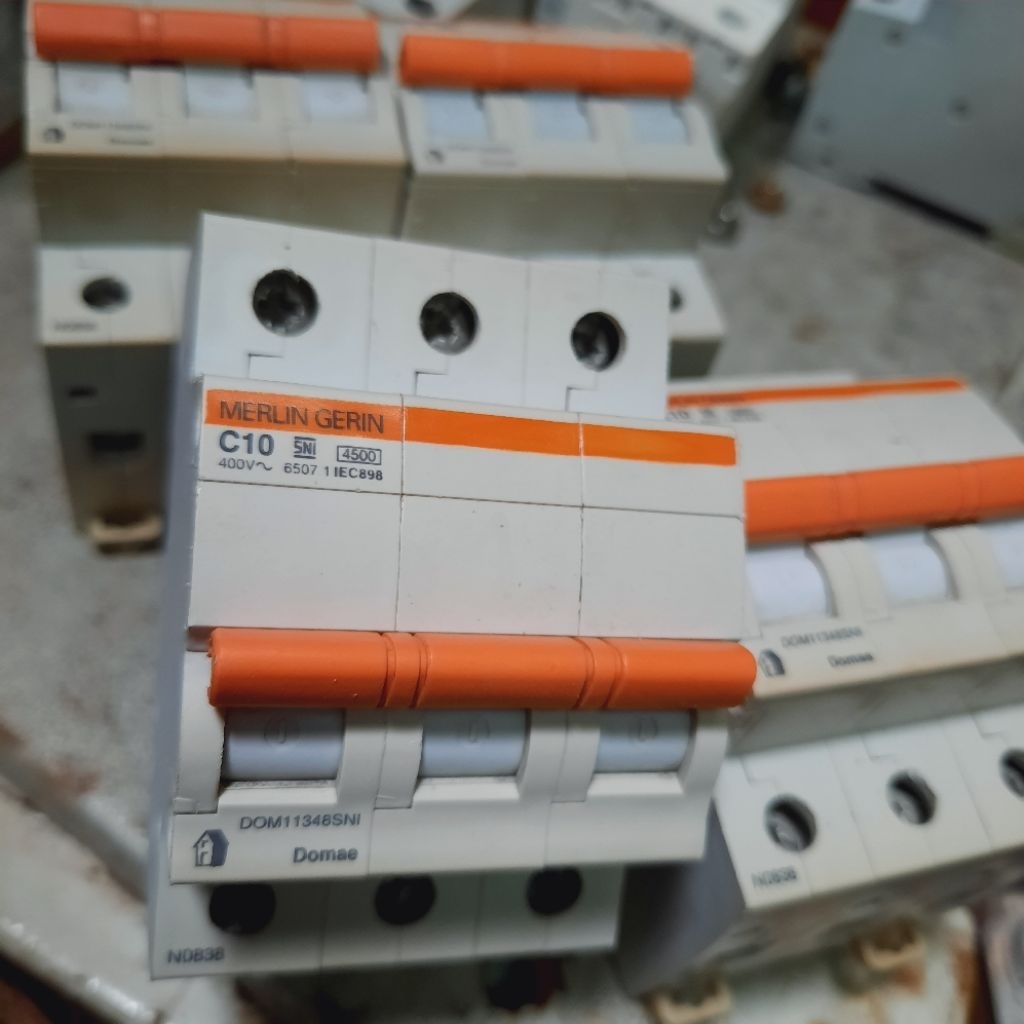 mcb merlin gerin domae 3p 10a 3phase 10a