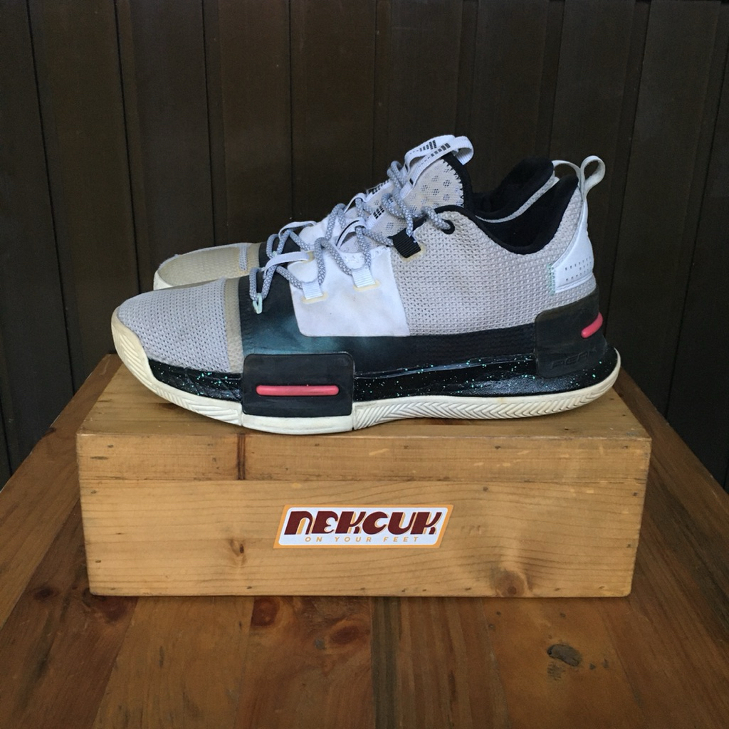 SEPATU BASKET PEAK UNDERGROUND (size 43)