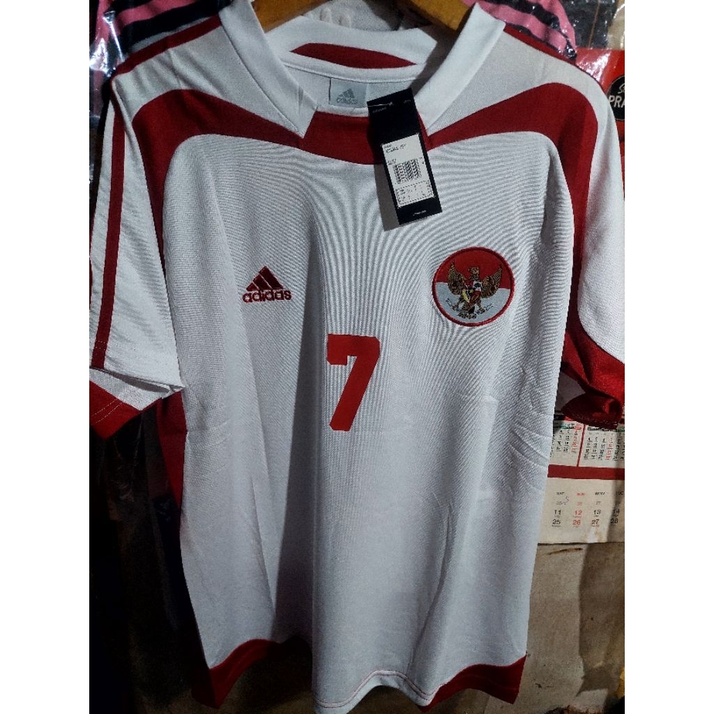 Jersey away timnas indonesia 2004
