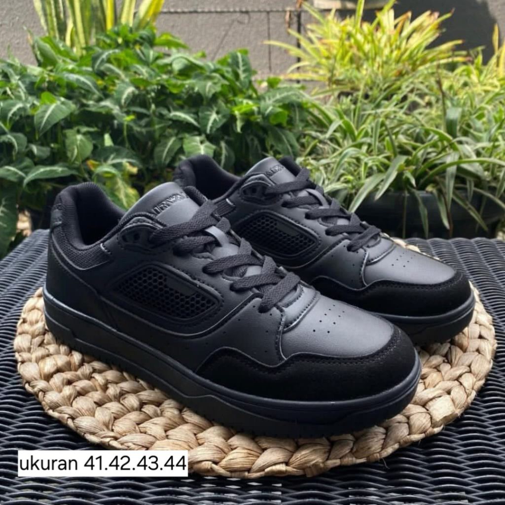 Sepatu sekolah airwalk warna hitam polos
