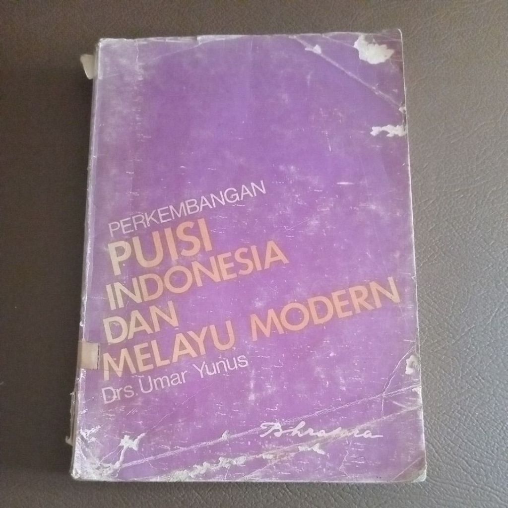buku perkembangan puisi Indonesia dan melayu modern - Drs Umar Yunus