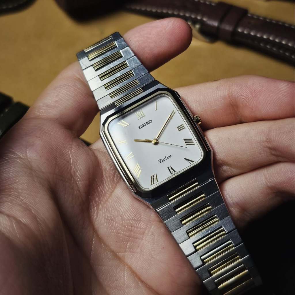 Vintage 1970s Seiko Dolce Tungsten Case Roman Glitter Dial Anti Scratch Case