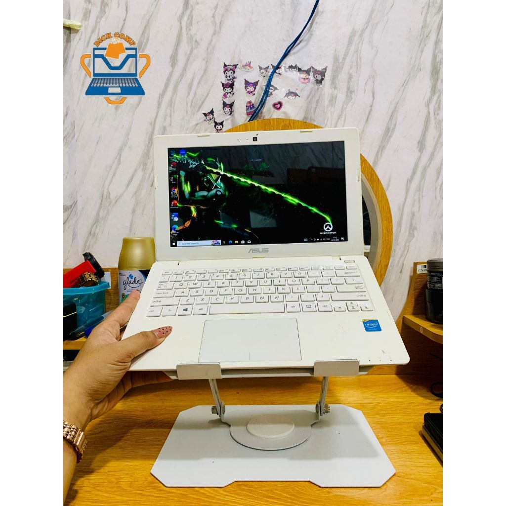 ASUS X200m. Caleron N2840. Ram 2/128GB ssd. Normal