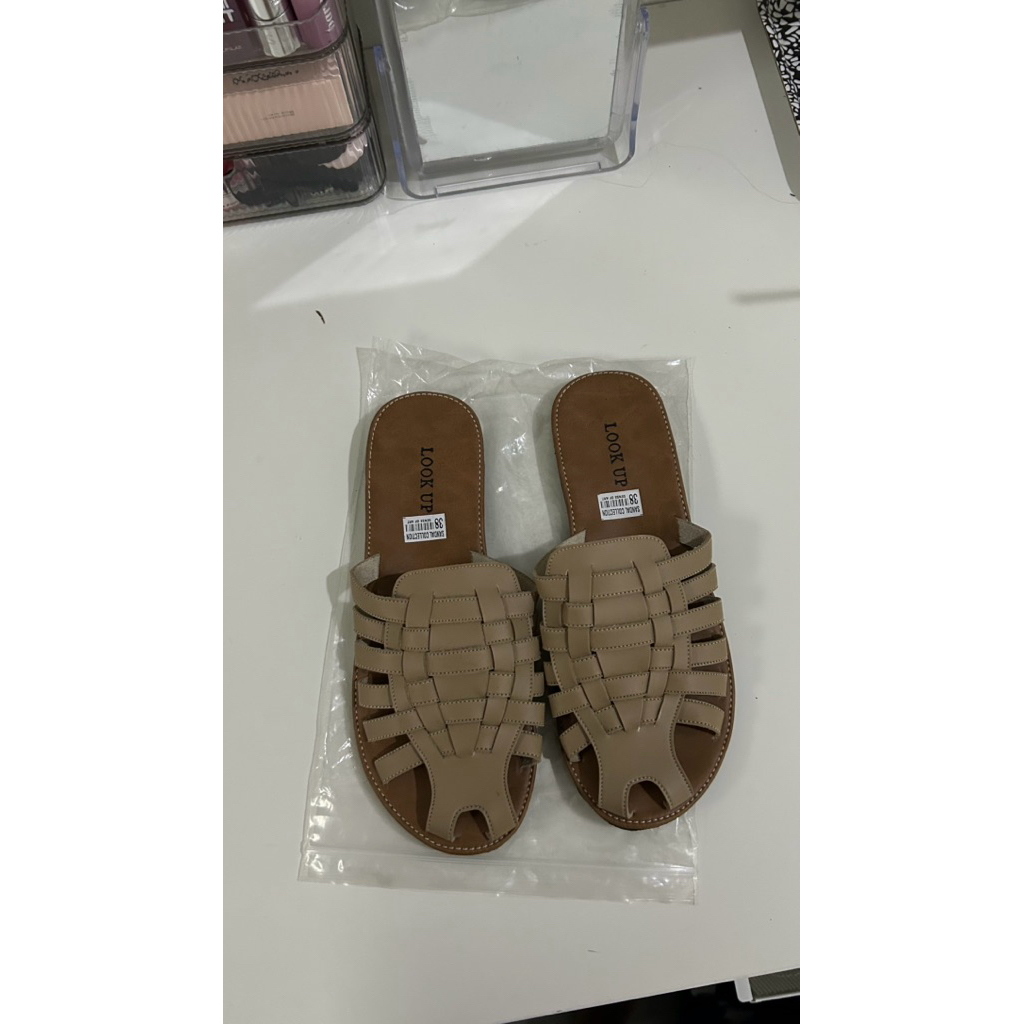 sandal lookup 38