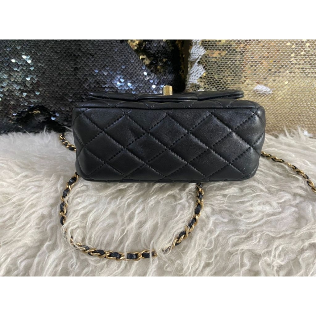 Tas Preloved Chanel* Mini Square Pearl Bag.
