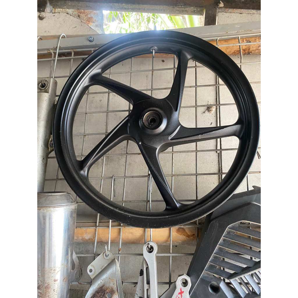 velg depan motor beat ori copotan