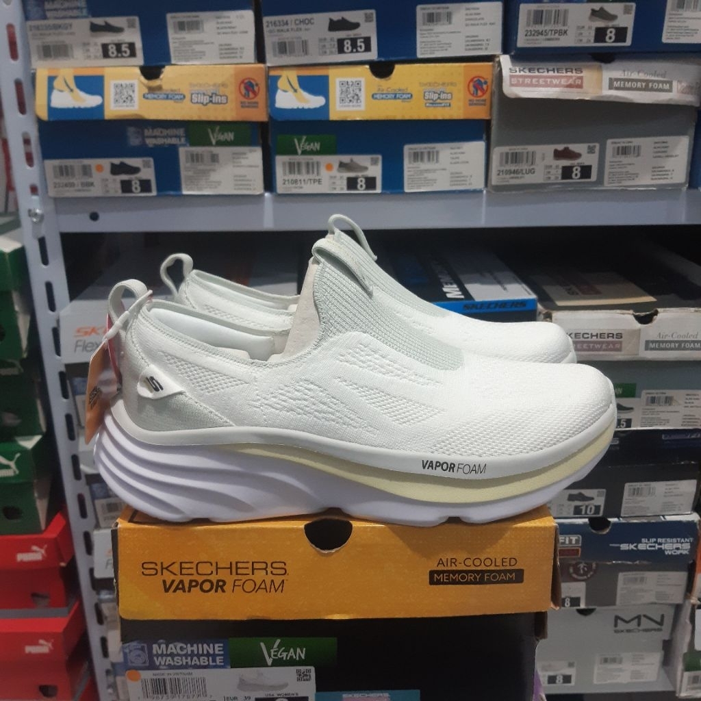 SEPATU RUNNING WANITA SKECHERS VAPOR FOAM