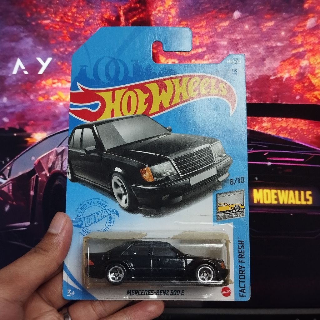 Hot Wheels Mercedes Benz 500 E (Warna Hitam)