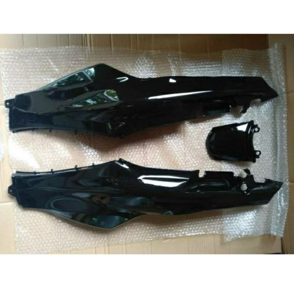 Cover bodi belakang Suzuki shogun 110R bodi samping shogun 110 warna hitam glossy