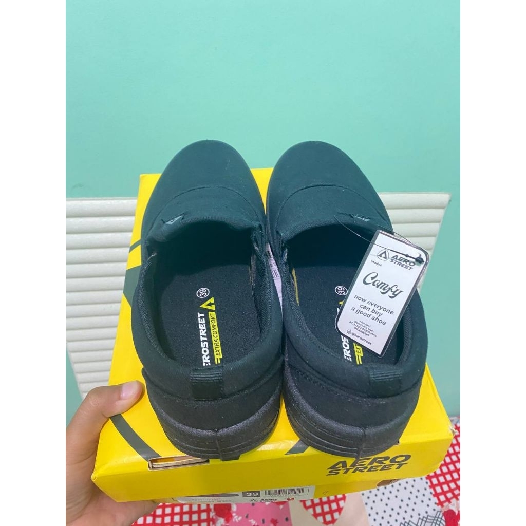 Sepatu comfy 2.0 slip on Aerostreet unisex warna hitam