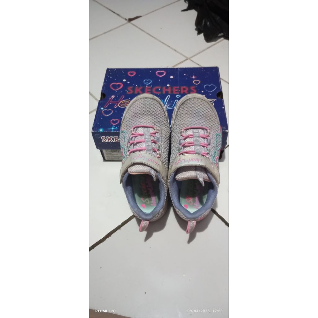 Prelove Skechers Heart Light