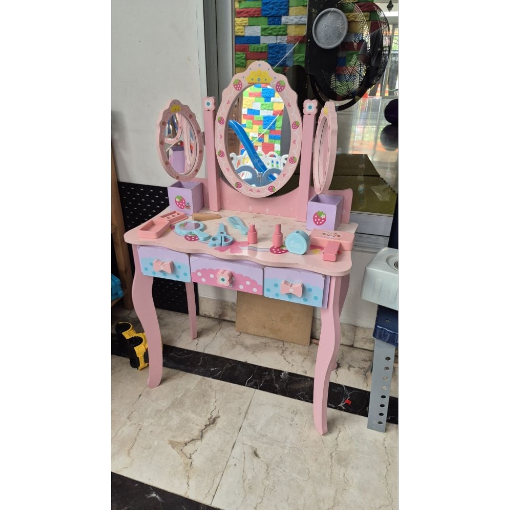 preloved mainan pretent play meja rias make up GOJEK GRAB ATAU MOTHER GARDEN WOODEN ALESHA DRESSER P