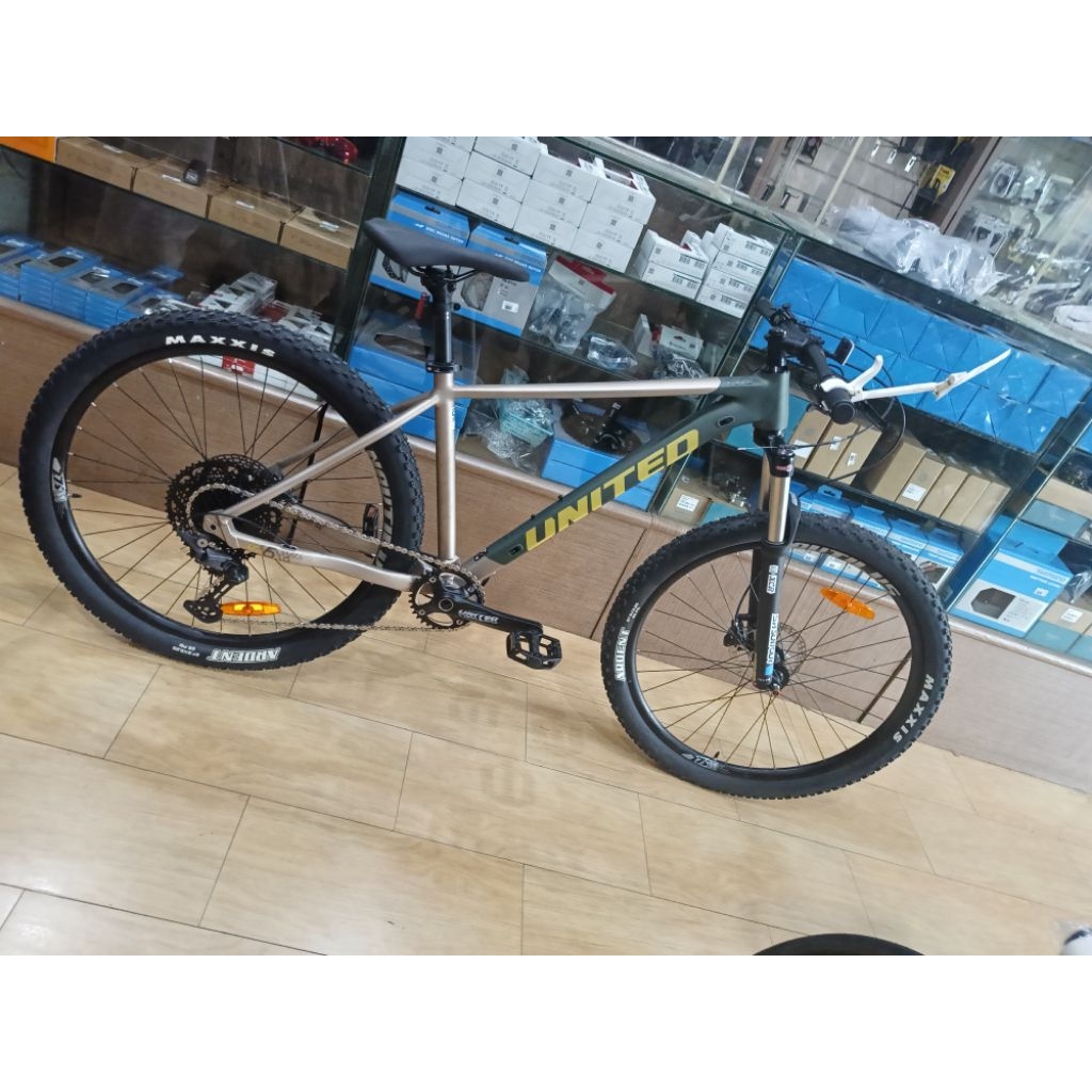 United Clovis 6.10 ukuran roda 27,5" shimano deore 12speed