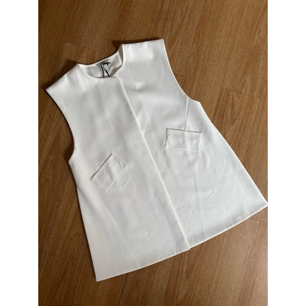 jedda anka vest white