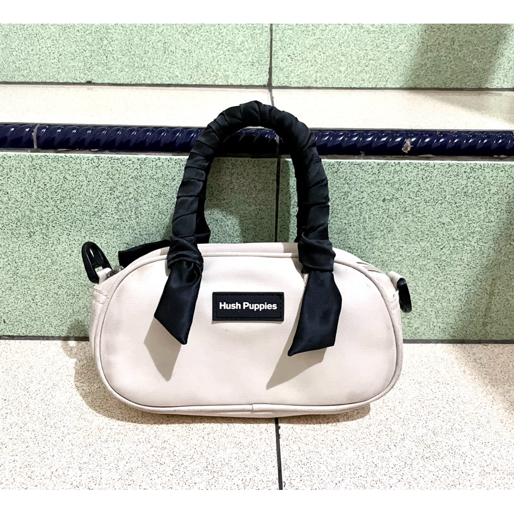 Tas Hush Puppies Mini Cream White Preloved, Tas Selempang Kecil, Sling Bag, Tas Hangout, Tas Kondang