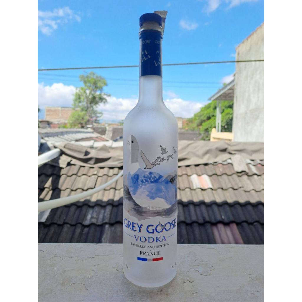 Botol minuman kosong pajangan grey goose vodka