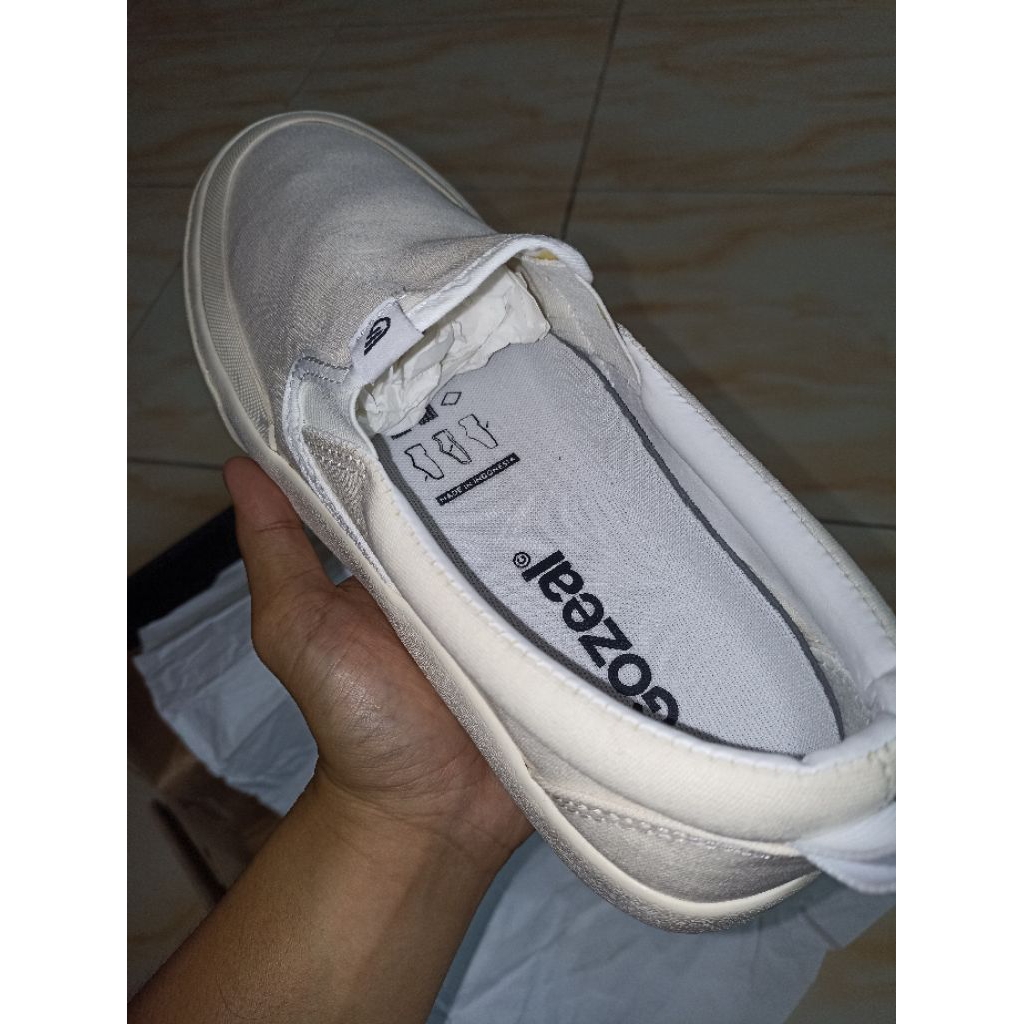 SEPATU SLIP ON GOZEAL
