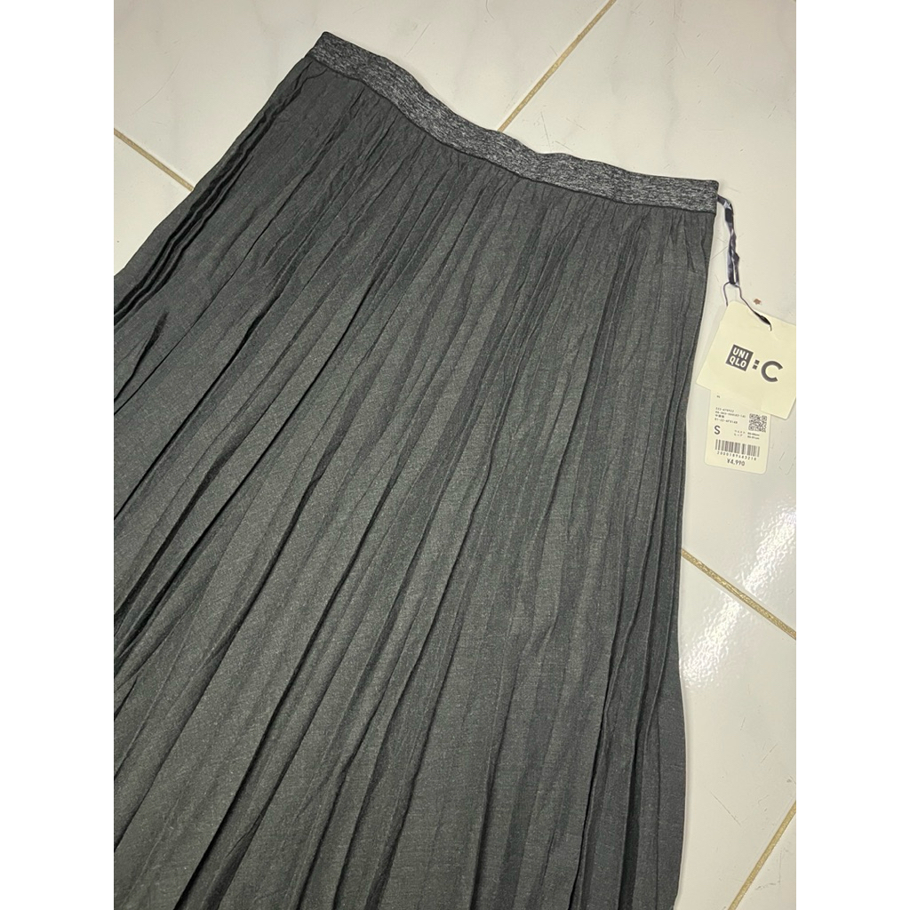 Uniqlo - Dark Grey Skirt Plisket / Rempel (New)