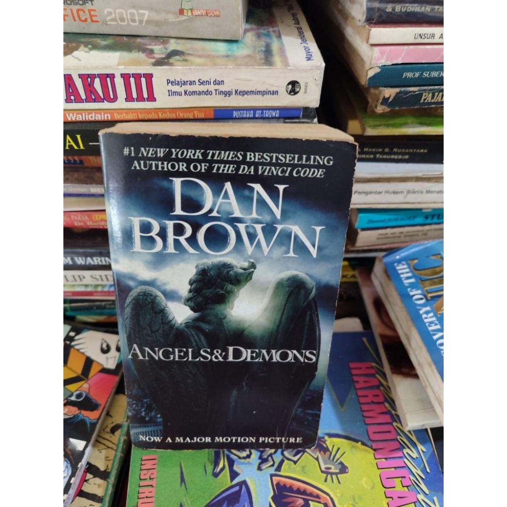 ANGELS & DEMONS BY DAN BROWN