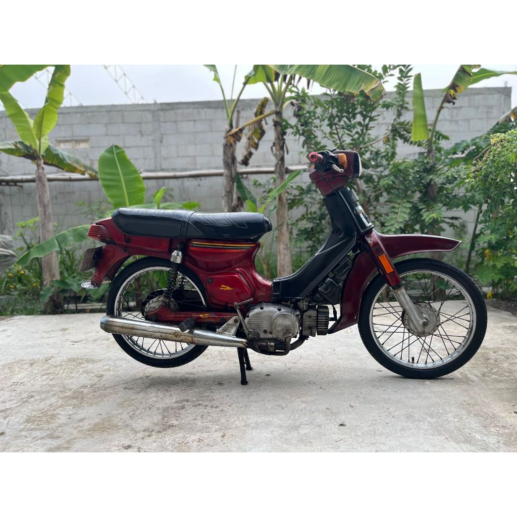 Motor Suzuki RC80 merah