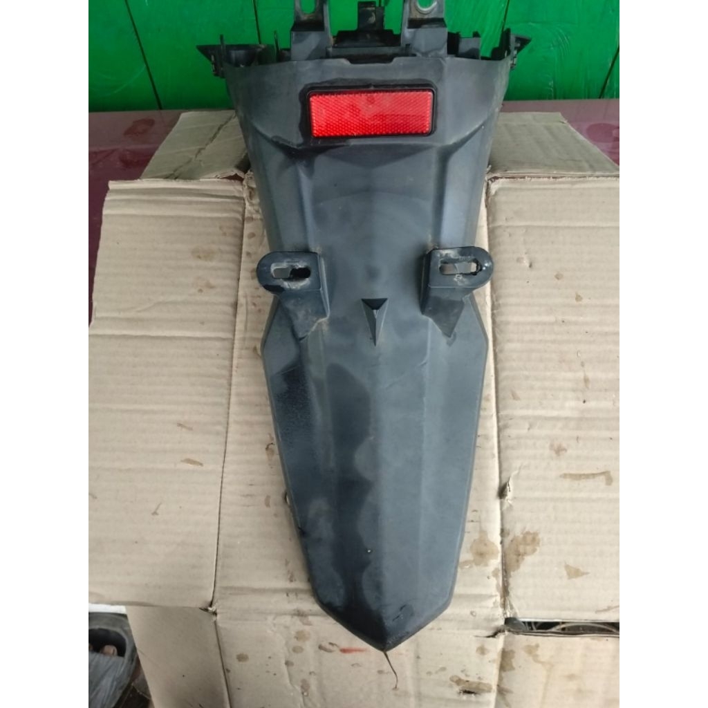 spakbor belakang Yamaha Lexi