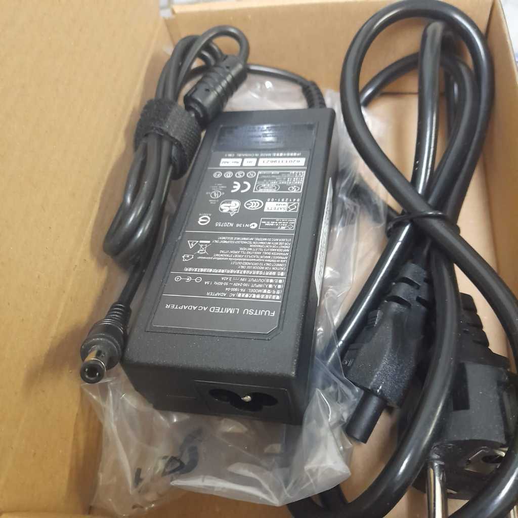 Adaptor Charger Laptop Fujitsu LifeBook U772 U772-ACSCL30045 U554 UH552 UH572 19V 3.42A 65W