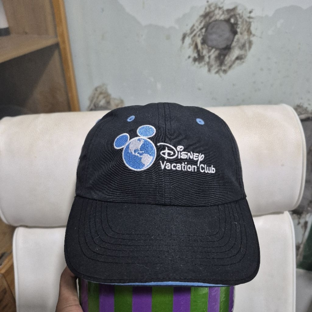 Topi Member Disney Disneyland