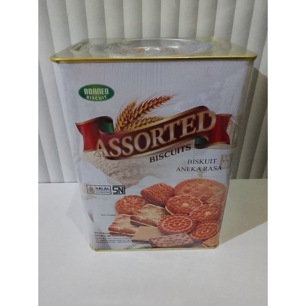 Biskuit Assorted Kaleng Segi UBM BORNEO 650gr