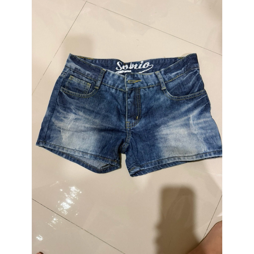 prelove celana jeans pendek hotpants jeans solemio like new